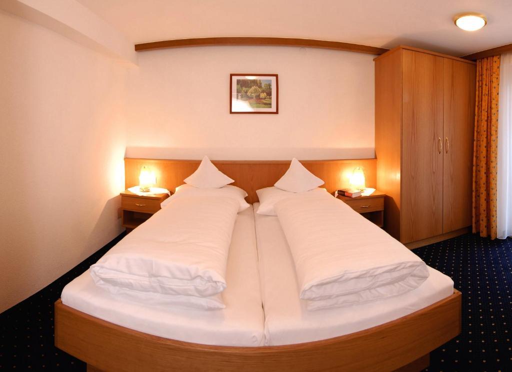 Hotel Edelweiss Pfunds Habitación foto